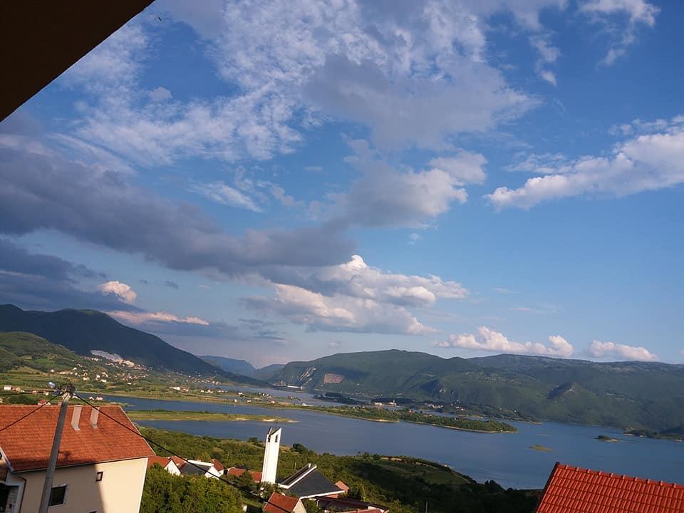 Апартаменты Kuca Za Odmor Sarcevic Prozor Экстерьер фото
